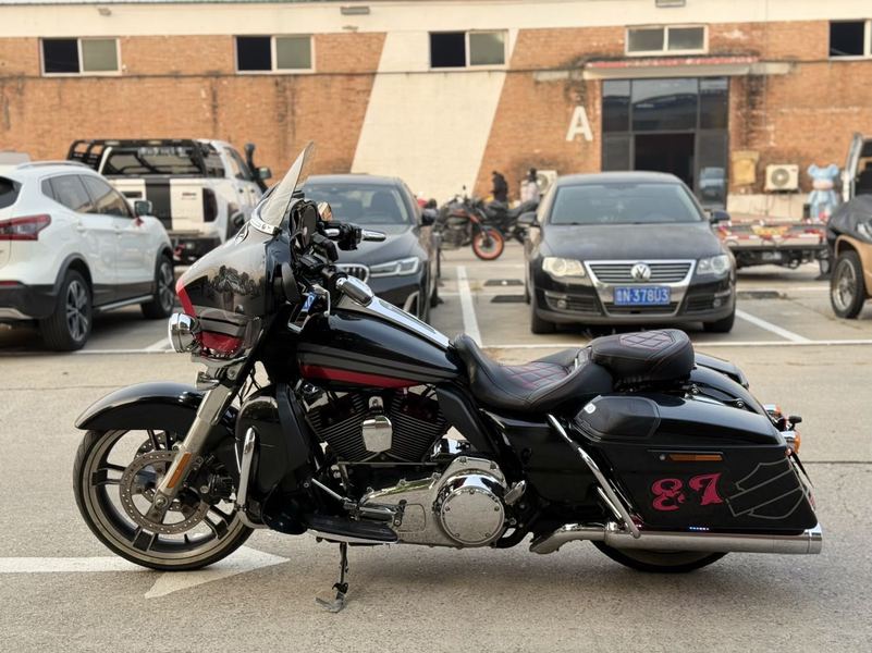 二手哈雷戴维森大道滑翔 Street Glide
