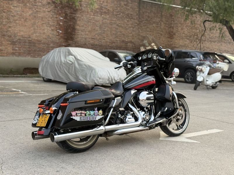 二手哈雷戴维森大道滑翔 Street Glide