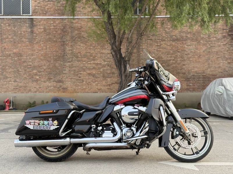 二手哈雷戴维森大道滑翔 Street Glide