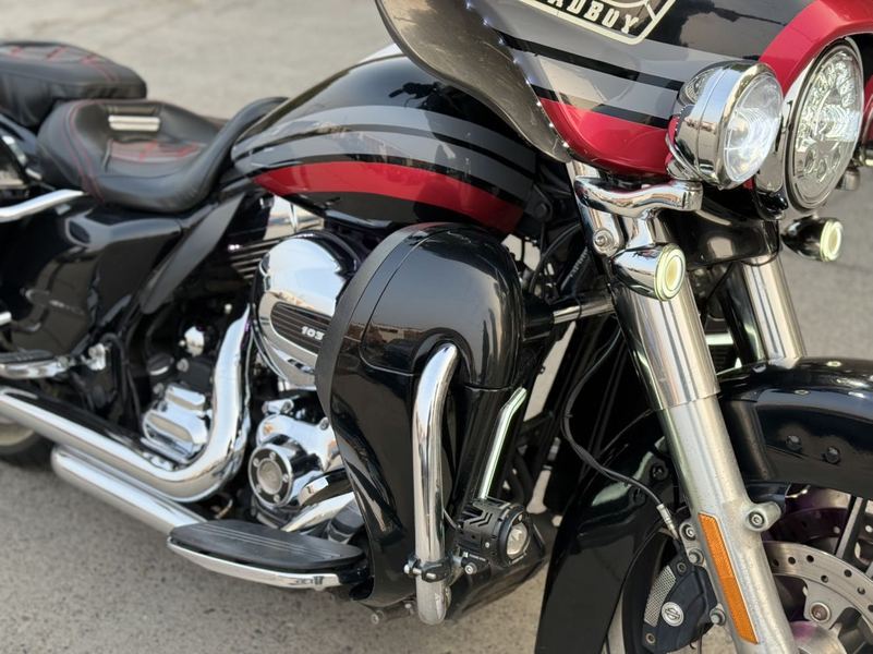 二手哈雷戴维森大道滑翔 Street Glide