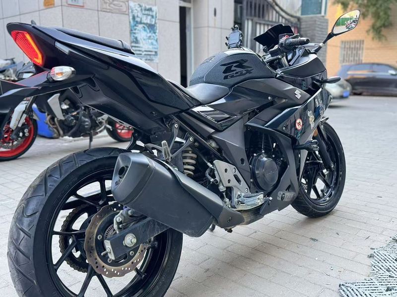 二手豪爵铃木GSX250R