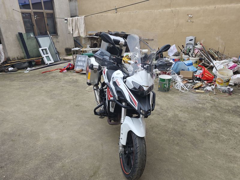 二手贝纳利金鹏 TRK251