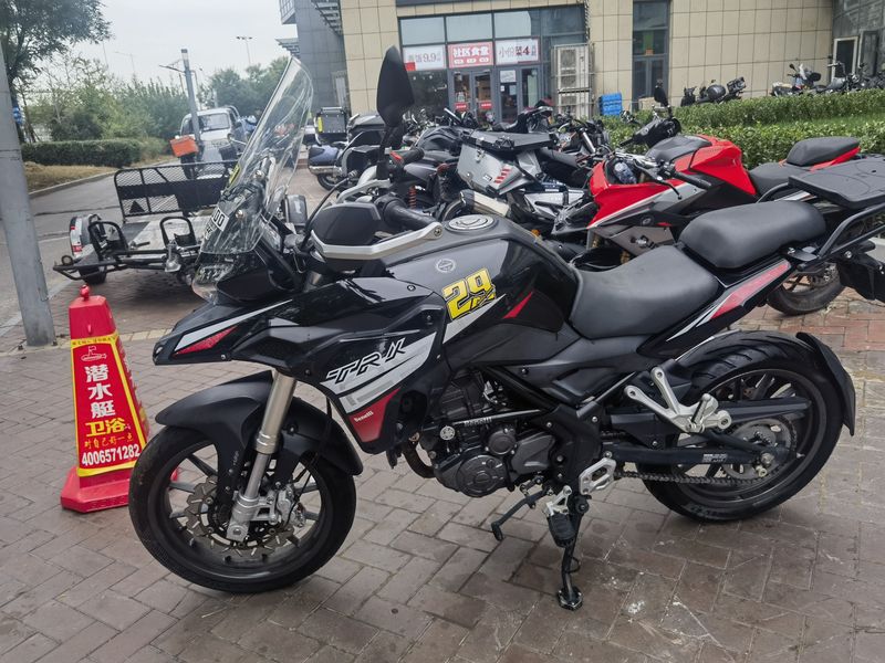 二手贝纳利金鹏 TRK251