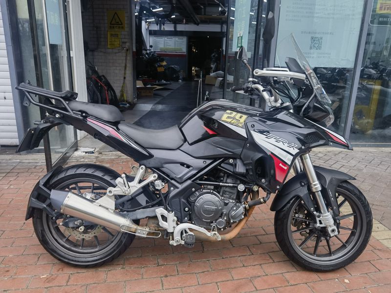 二手贝纳利金鹏 TRK251