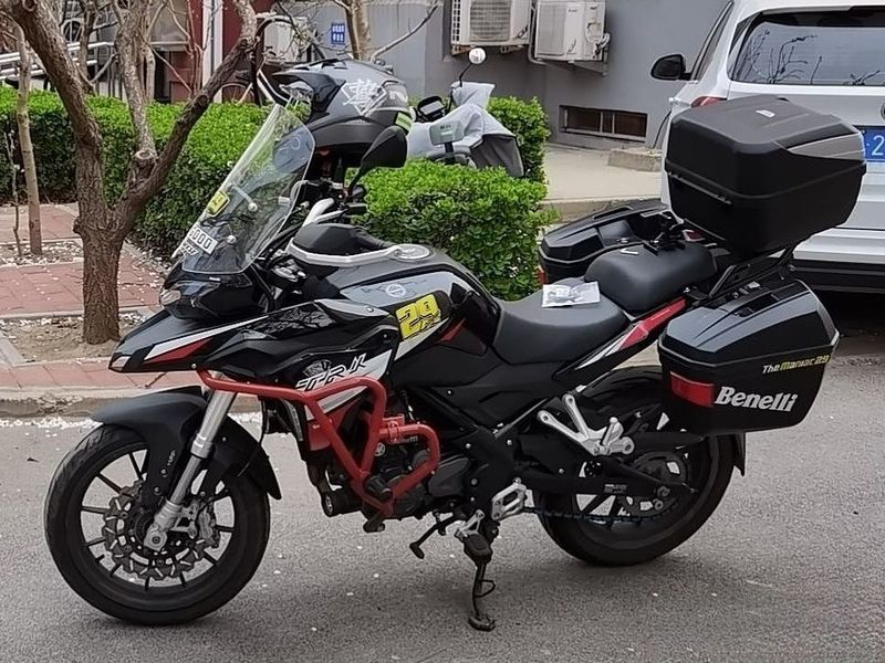 二手贝纳利金鹏 TRK251