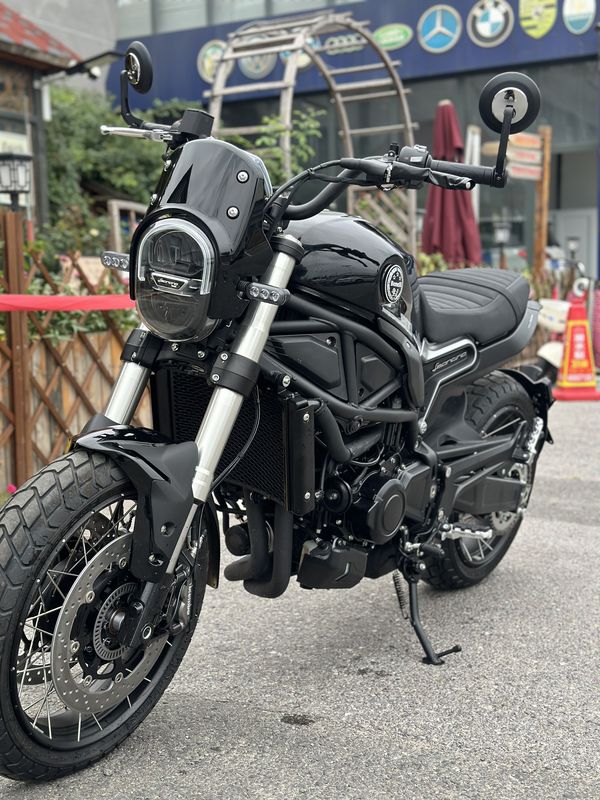 二手贝纳利幼狮 Leoncino 800