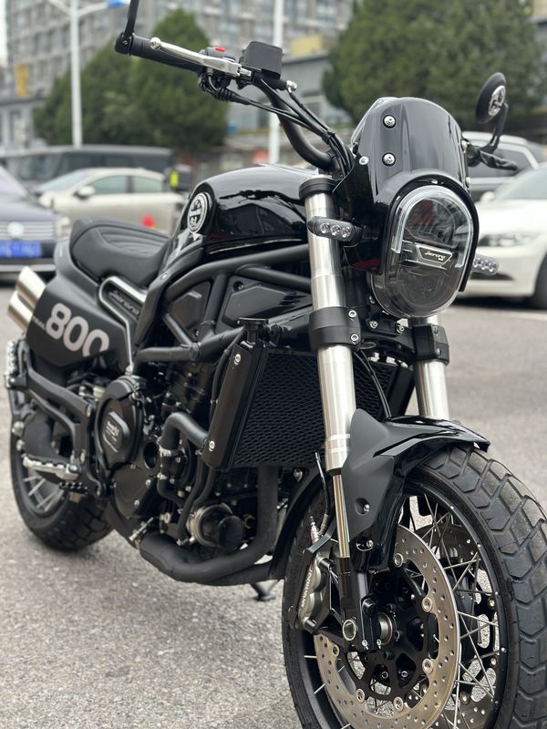 二手贝纳利幼狮 Leoncino 800