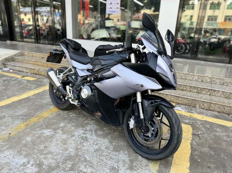 二手贝纳利龙卷风 Tornado 252R