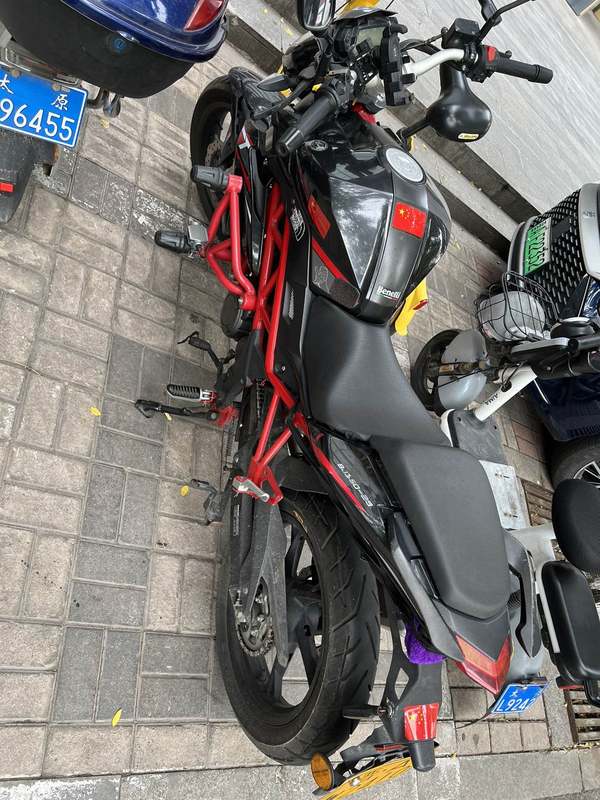 二手贝纳利红宝龙 TNT150i
