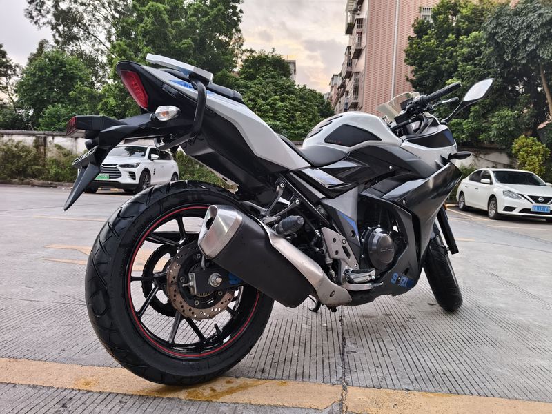 二手豪爵铃木GSX250R