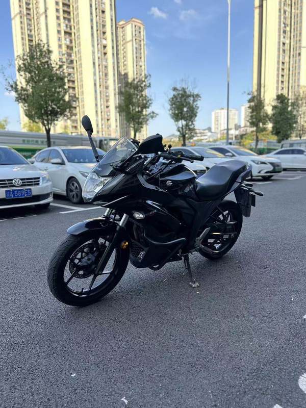 二手济南铃木极客飒 Gixxer 155