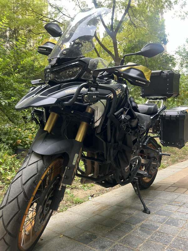 二手贝纳利TRK702