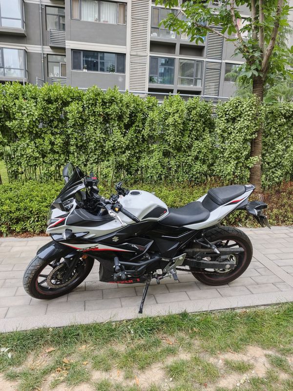 二手豪爵铃木GSX250R