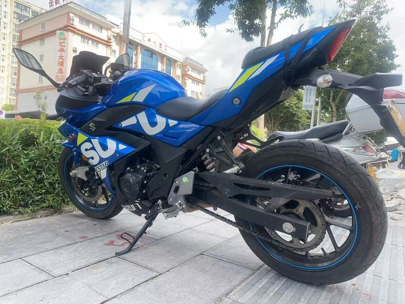 二手豪爵铃木GSX250R
