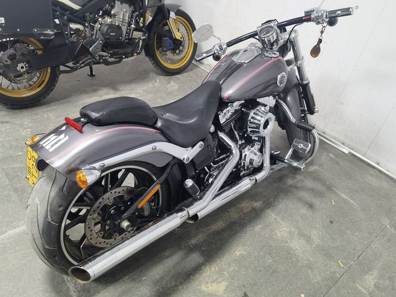 二手哈雷戴维森突破者 Breakout