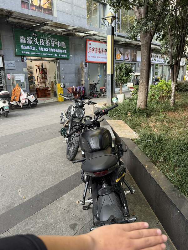 二手凯旋Trident 660