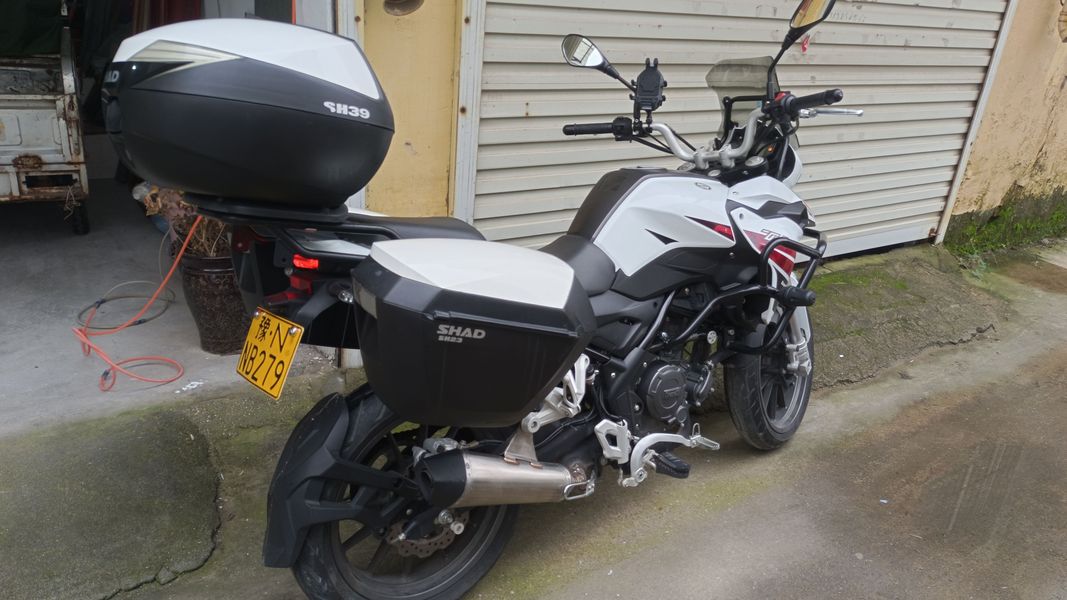 二手贝纳利金鹏 TRK251