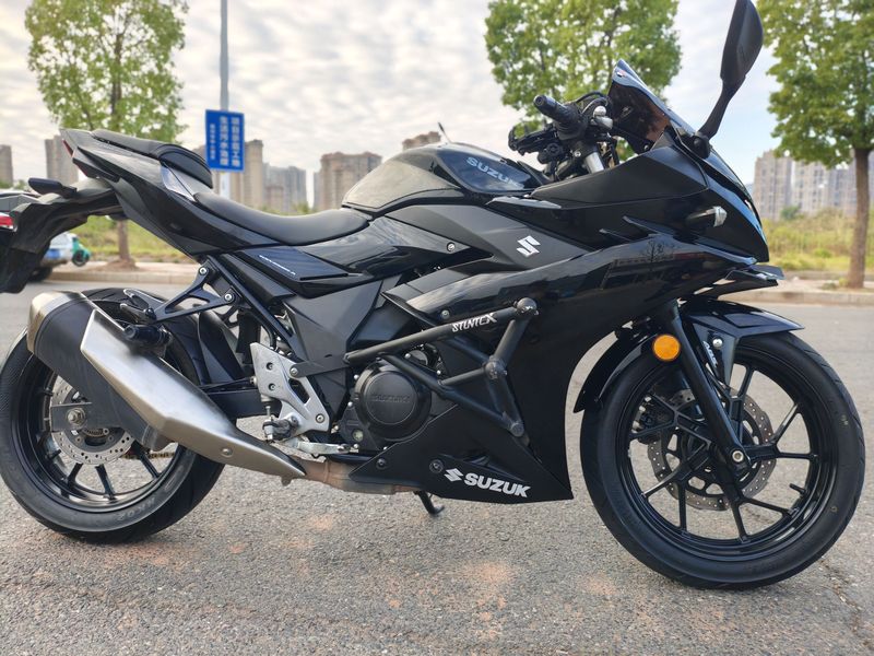 二手豪爵铃木GSX250R