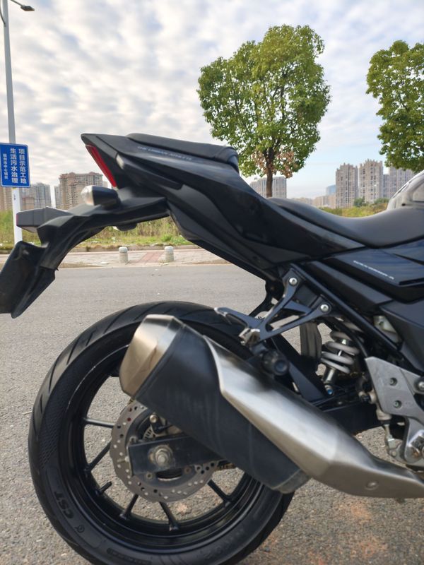 二手豪爵铃木GSX250R