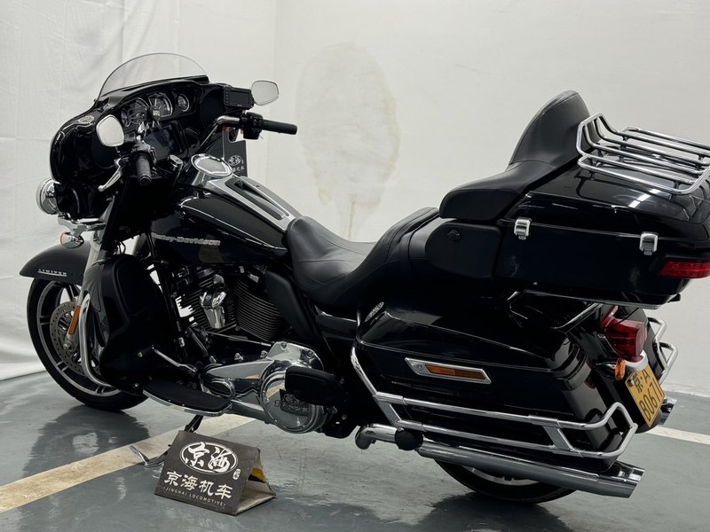 二手哈雷戴维森旗舰滑翔  Limited