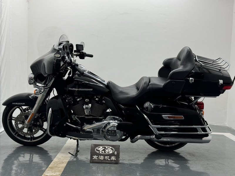 二手哈雷戴维森旗舰滑翔  Limited
