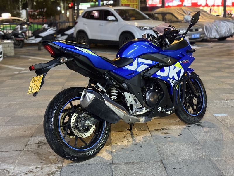 二手豪爵铃木GSX250R