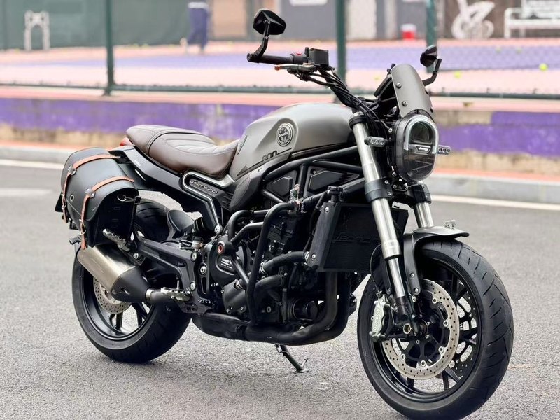 二手贝纳利幼狮 Leoncino 800