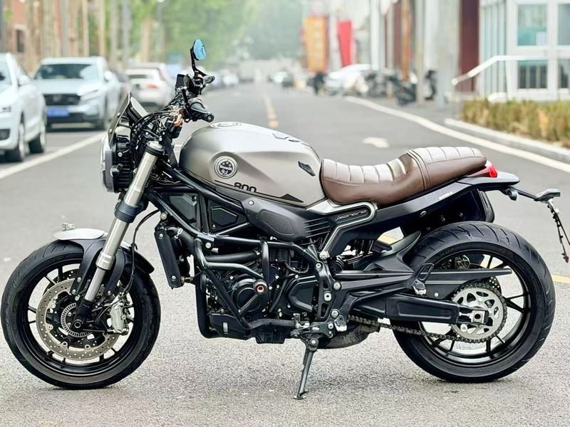 二手贝纳利幼狮 Leoncino 800