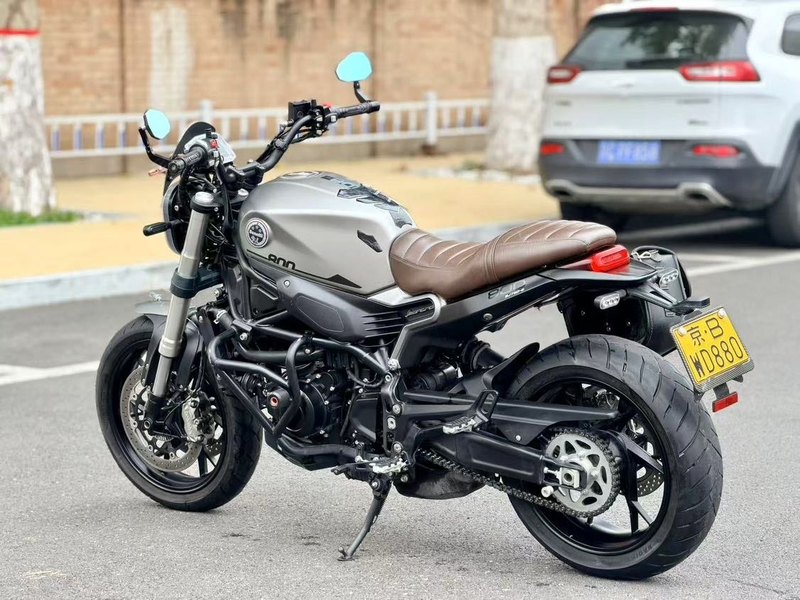 二手贝纳利幼狮 Leoncino 800