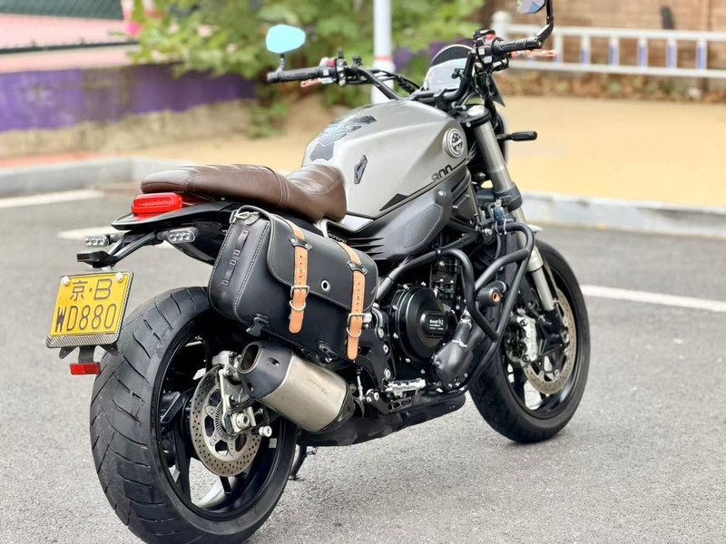 二手贝纳利幼狮 Leoncino 800