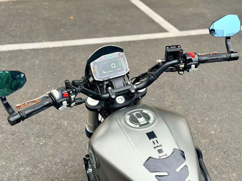 二手贝纳利幼狮 Leoncino 800