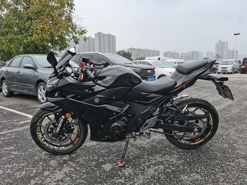 二手豪爵铃木GSX250R