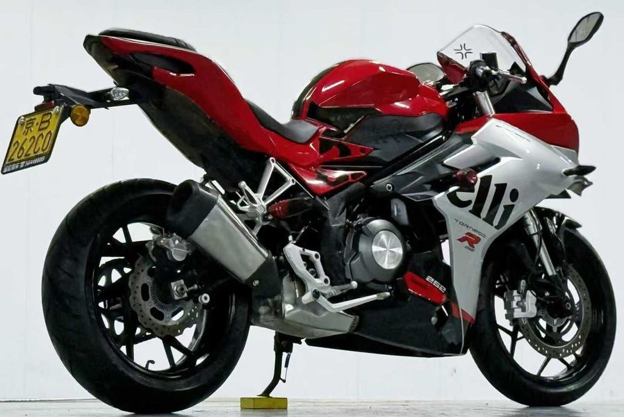 二手贝纳利龙卷风 Tornado 252R