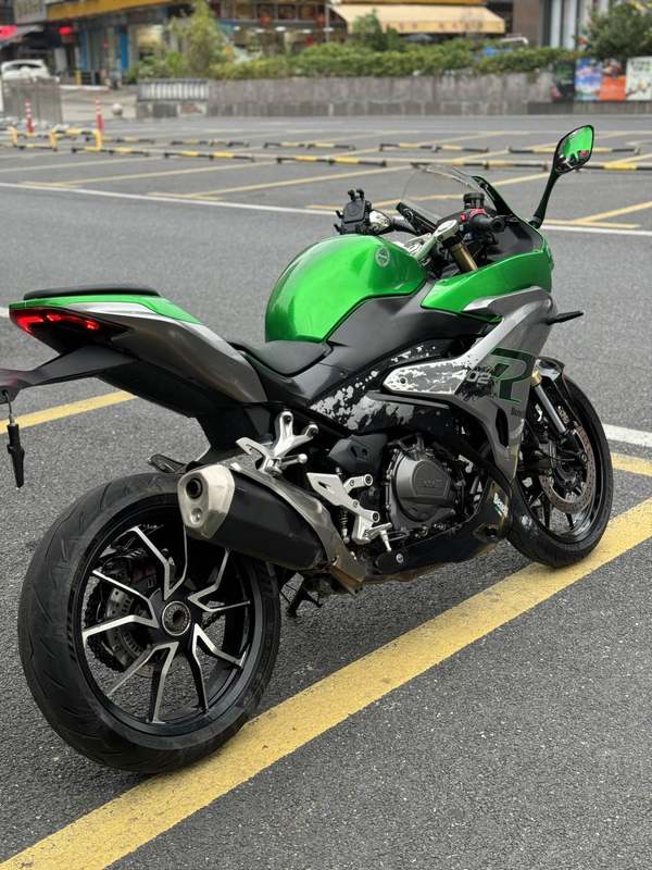 二手贝纳利龙卷风 Tornado 402R