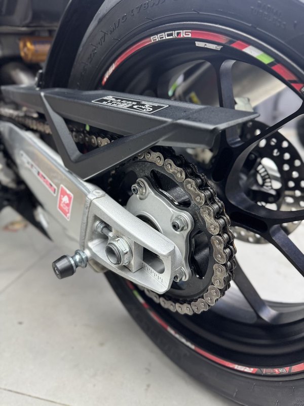 二手阿普利亚RSV4