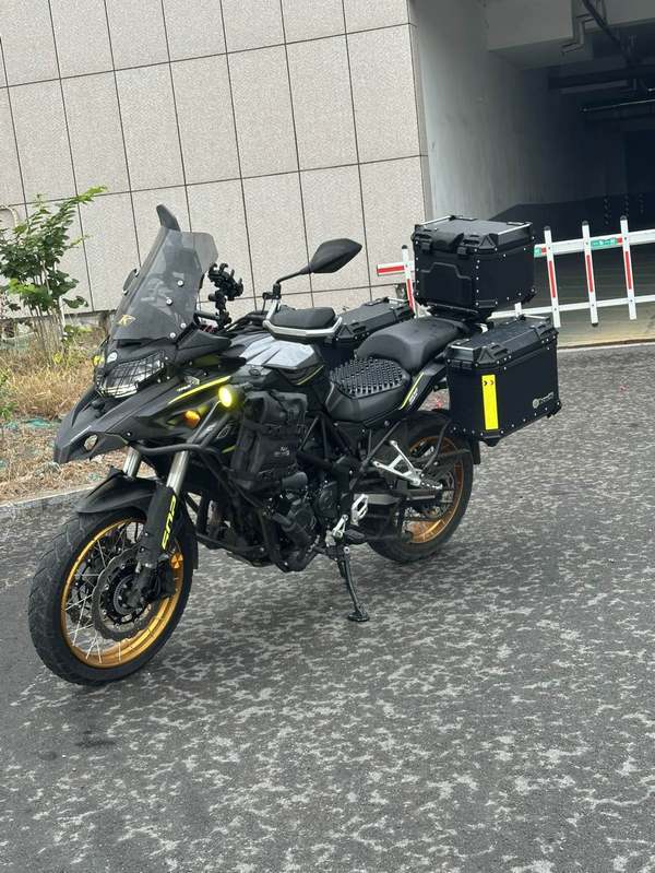 二手贝纳利金鹏 TRK502
