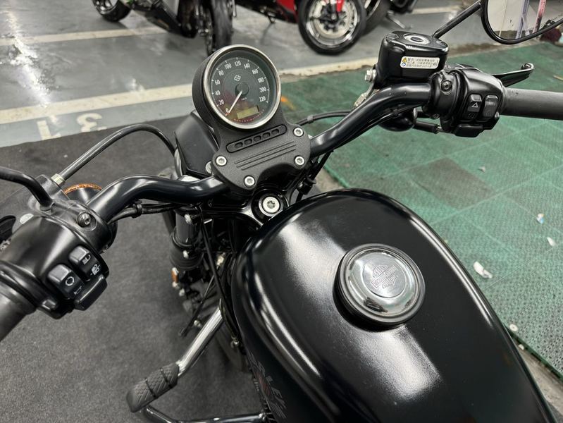 二手哈雷戴维森Iron883 硬汉