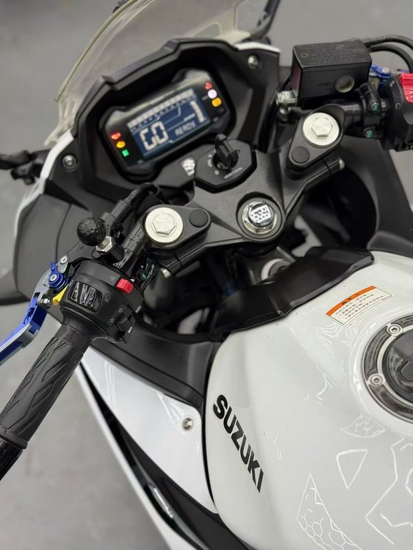 二手豪爵铃木GSX250R