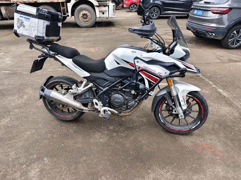 二手贝纳利金鹏 TRK251