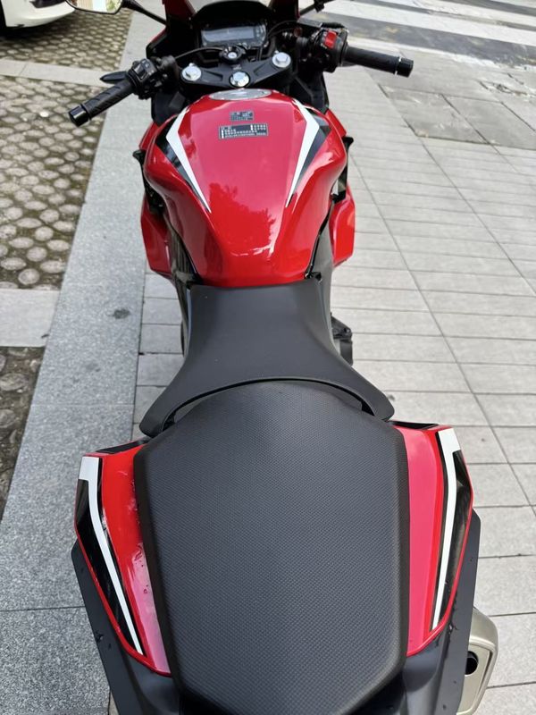 二手本田CBR400R
