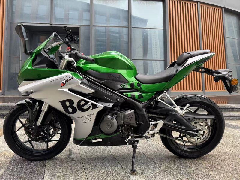 二手贝纳利龙卷风 Tornado 252R