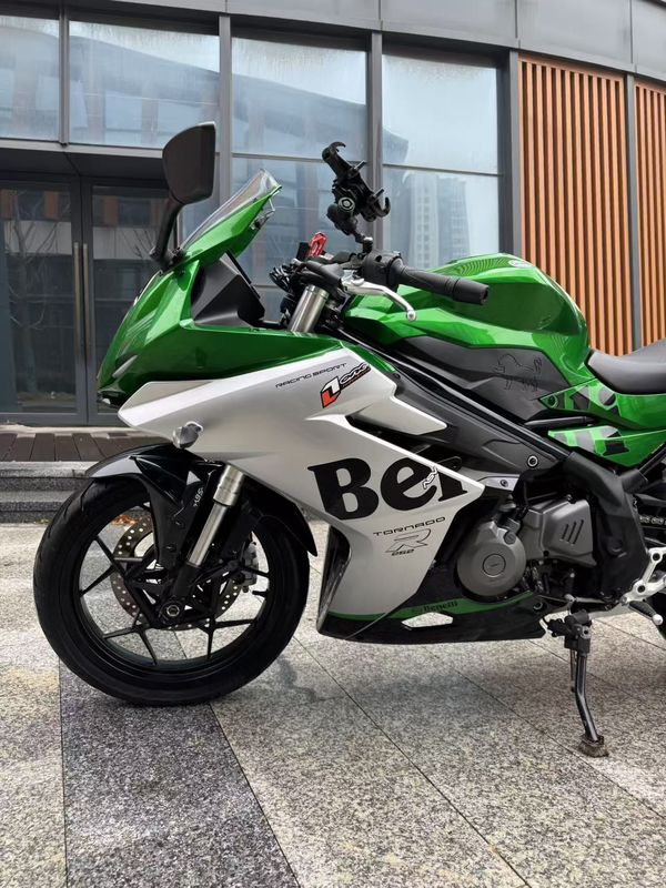 二手贝纳利龙卷风 Tornado 252R