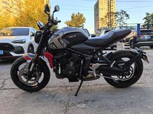 二手凯旋Trident 660