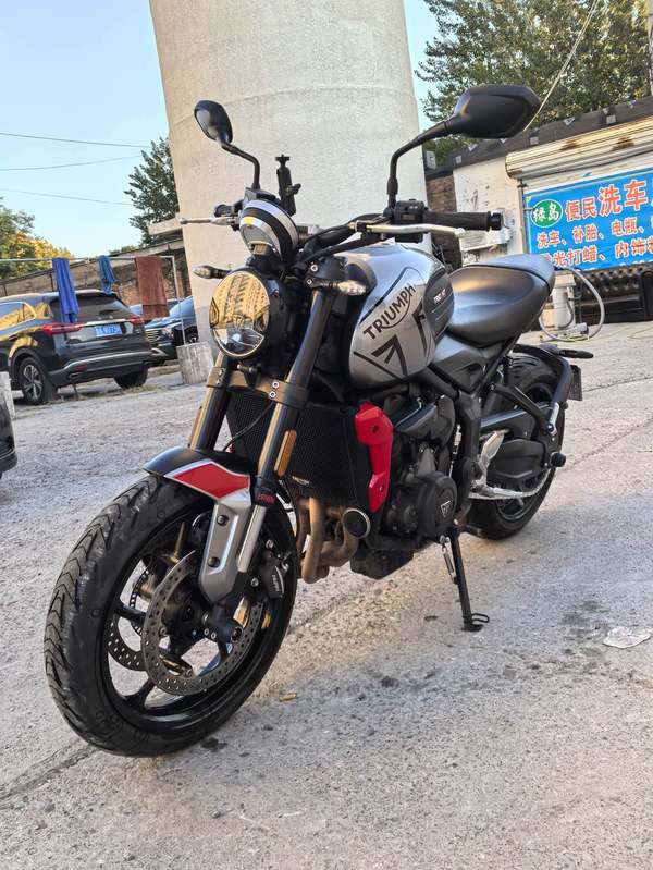 二手凯旋Trident 660