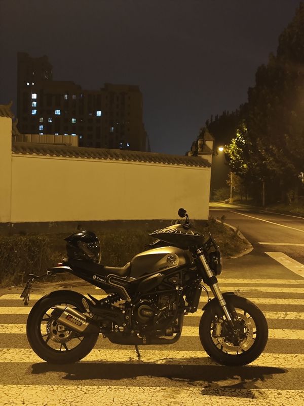 二手贝纳利幼狮 Leoncino 800