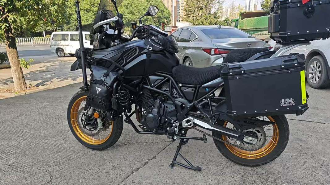 二手贝纳利TRK702