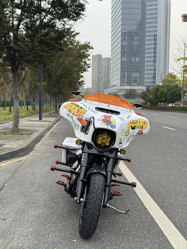 二手哈雷戴维森大道滑翔 Street Glide