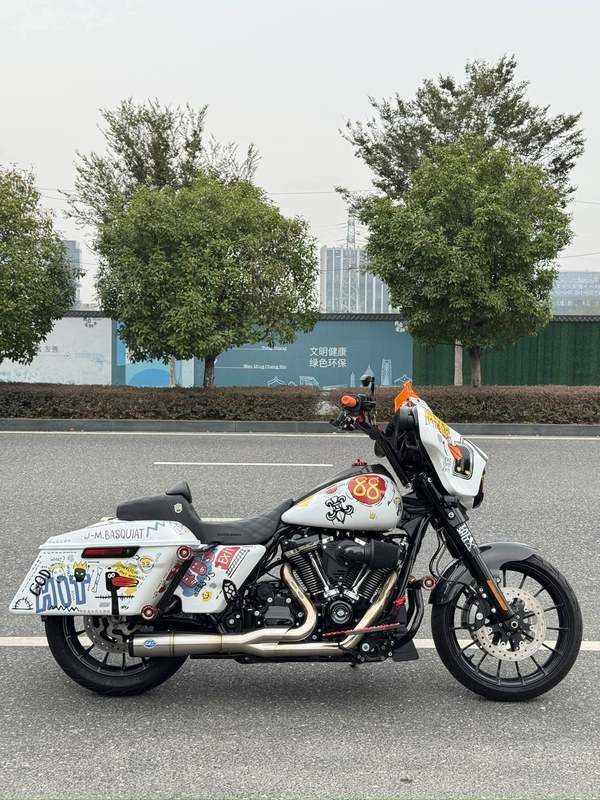 二手哈雷戴维森大道滑翔 Street Glide