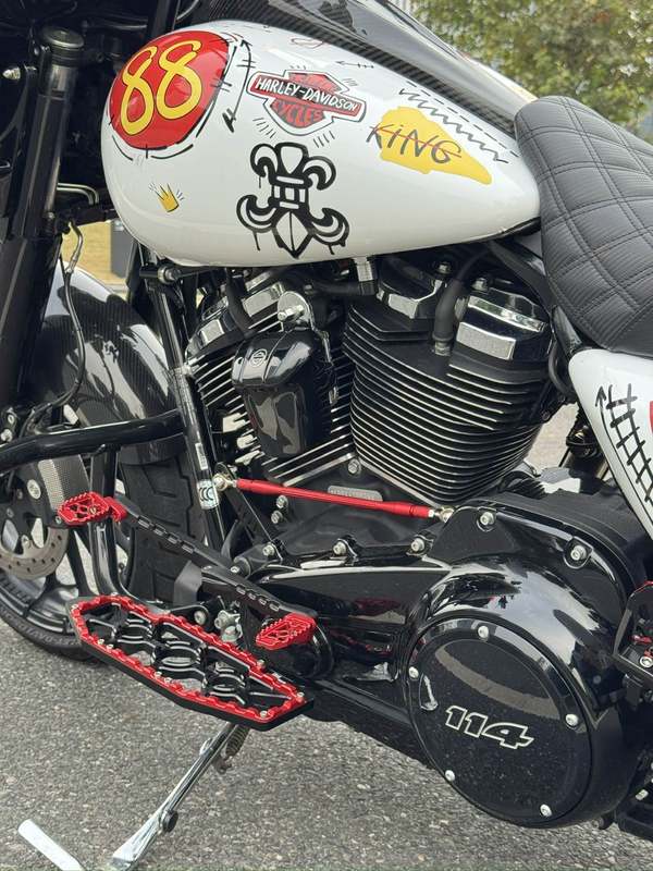 二手哈雷戴维森大道滑翔 Street Glide