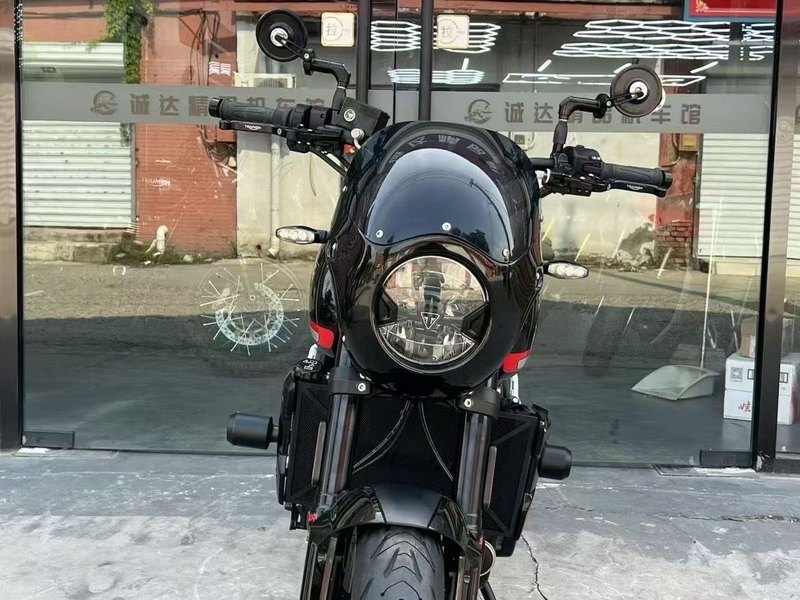 二手凯旋Trident 660